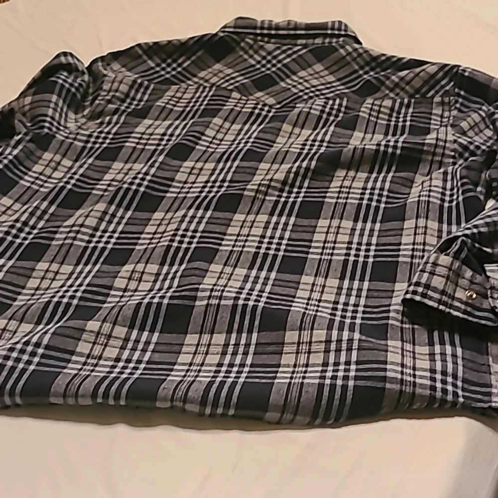 Dubinik Men's western shirt sz 2XL. Plaid flannel/pearl snap buttons. .(#1418)